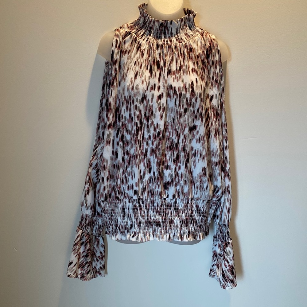 Women’s top size M used ones good condition.  #5